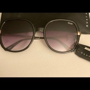 Quay gold dust sunglasses ☀️ 🕶 NWT!